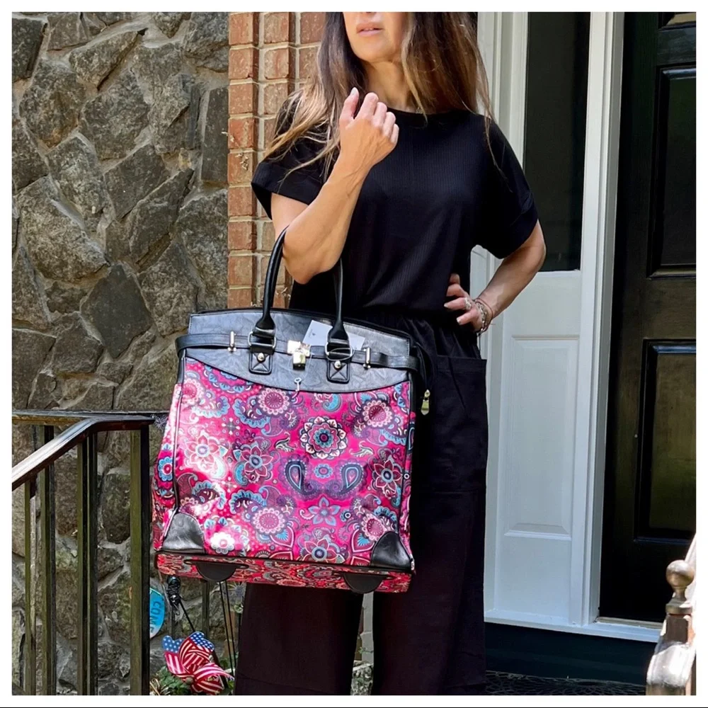 The Perfect Must Have Chic Stylish Travel Roll Bag - Picture 2 of 10